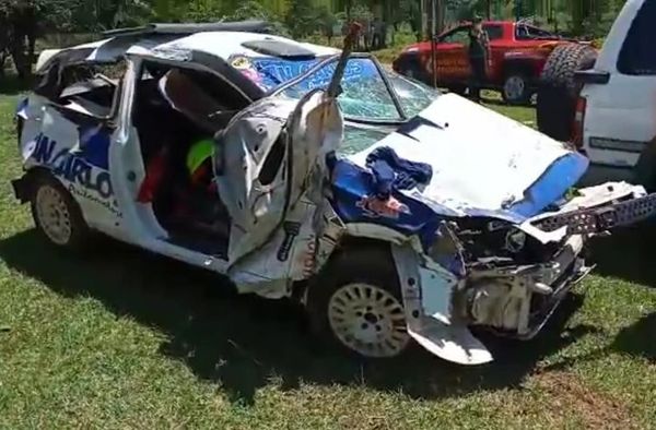 Piloto de rally sufre traumatismo de cráneo leve tras aparatoso vuelco - Nacionales - ABC Color