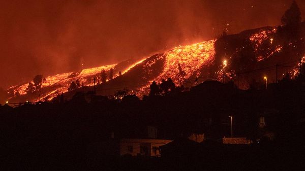 El cono del volcán en Islas Canarias se quiebra parcialmente - El Independiente