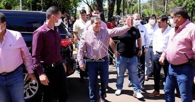 La Nación / Dirigencia colorada de Itapúa espera candidatura de HC a la ANR para apoyarla