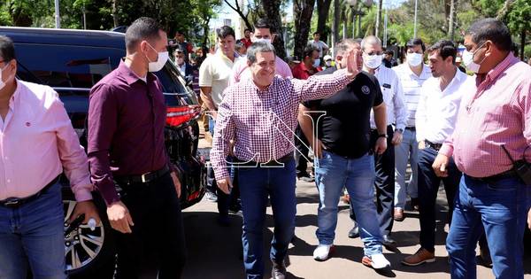 La Nación / Dirigencia colorada de Itapúa espera candidatura de HC a la ANR para apoyarla