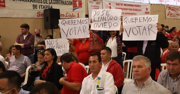 La Nación / Colorados de José Leandro Oviedo denunciaron ser eliminados del padrón electoral