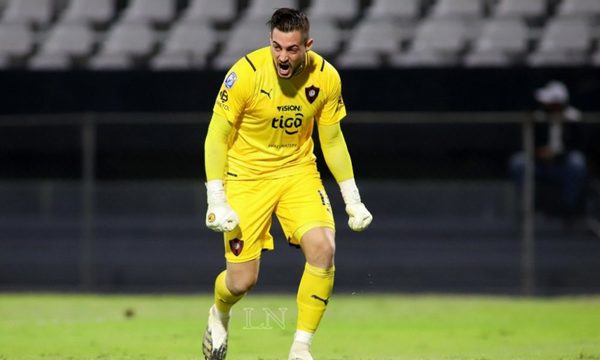 El enojo del arquero de Cerro Porteño con sus compañeros (video)