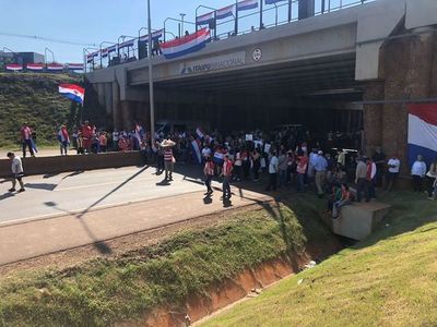 Seguidores de Miguel Prieto se alistan para manifestación contra Cartes - ABC en el Este - ABC Color