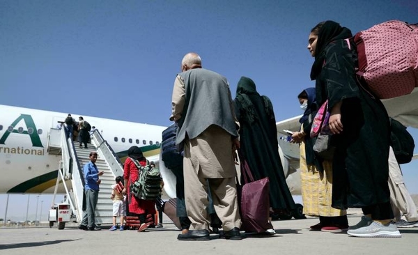 Diario HOY | Talibanes exhortan a aerolíneas a reanudar sus vuelos hacia Afganistán
