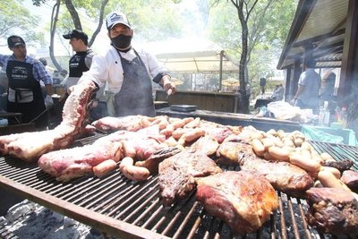 Crónica / Una “deliciosa” competencia se dio en la Expo con parrilleros