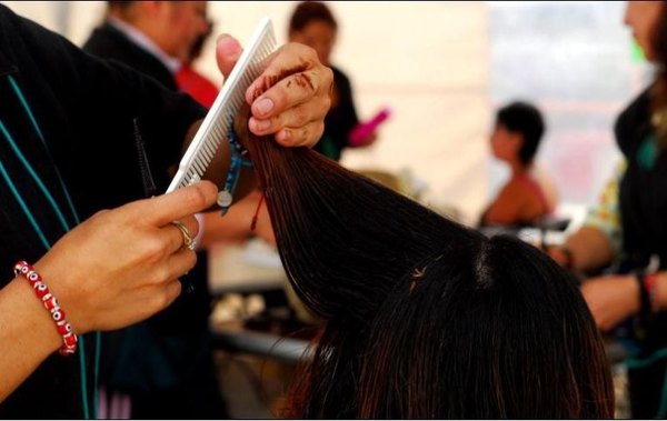 Crónica / Feroz multa a peluquería por un mal corte de pelo