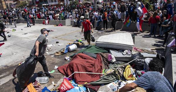 La Nación / Fiscalía chilena ordena investigación por violenta protesta contra migrantes en Iquique
