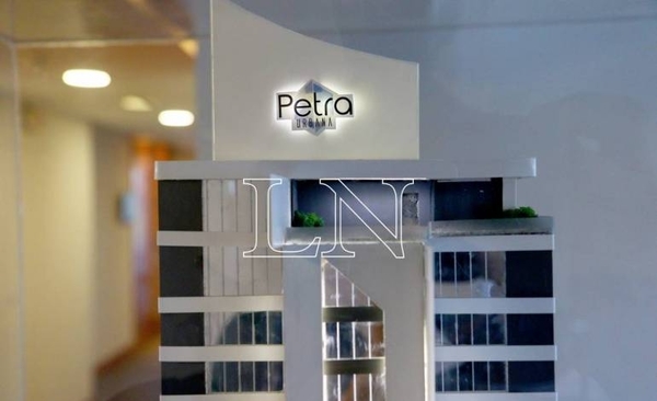 Diario HOY | Se erige en Asunción Petra Tower, la torre más alta del país