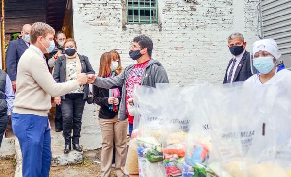 Esta semana, el MEC hará la sexta entrega de kits de alimentos en Asunción - Nacionales - ABC Color