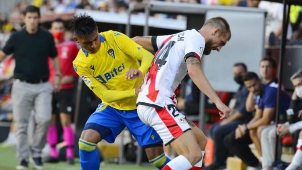 Arzamendia; titular en la caída del Cádiz ante el Rayo Vallecano