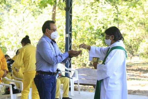 Un árbitro de fútbol firmó certificados de obras pagadas por la Gobernación de Central - Noticiero Paraguay