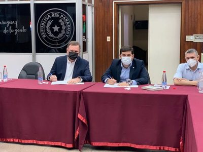 Senacsa firma acuerdo de cooperación para garantizar estatus de país libre de aftosa