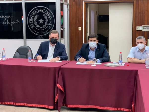 Senacsa firma acuerdo de cooperación para garantizar estatus de país libre de aftosa