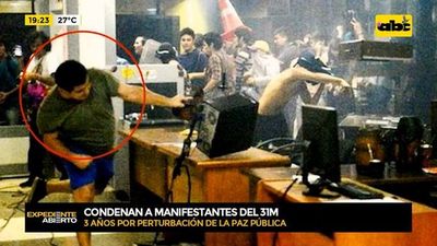 Condenan a manifestantes del 31 M a 3 años, por perturbación de la paz pública - ABC Noticias - ABC Color