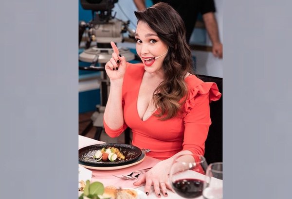 Crónica / ¡UNA CELEBRIDAD! Lali acaparó la mesa de Mirtha Legrand