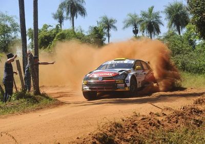 Saba vuelve, triunfa y el público lo pudo disfrutar - Automovilismo - ABC Color