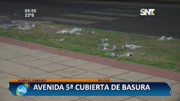 La avenida quinta está cubierta de basura - SNT
