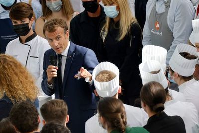 Lanzan un huevo a Macron durante un salón de gastronomía en Lyon, - Mundo - ABC Color