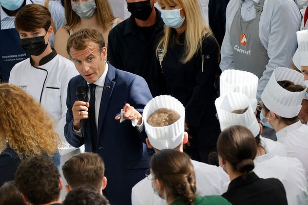Lanzan un huevo a Macron durante un salón de gastronomía en Lyon, - Mundo - ABC Color