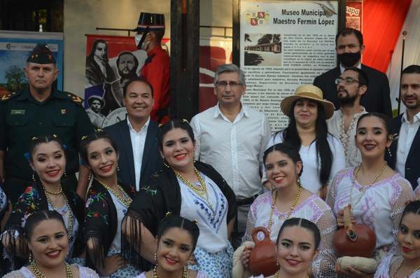 Gobernador participó en la inauguración de la Expo Paraqvaria en Villarrica - Noticiero Paraguay