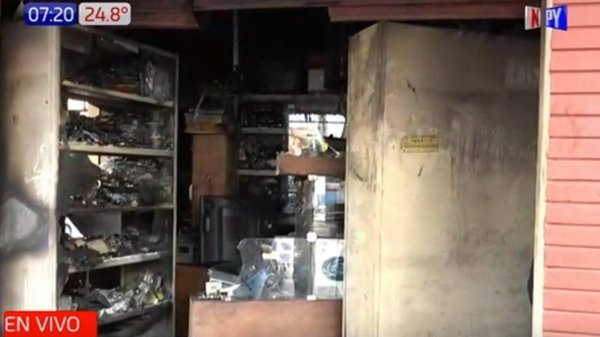 Incendio afecta a tienda de reparaciones electrónicas en Luque | Noticias Paraguay