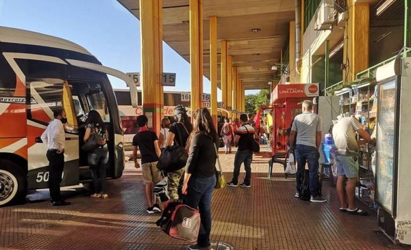 Diario HOY | Reportan aumento de viajeros en la Terminal de Asunción, en coincidencia con el finde largo