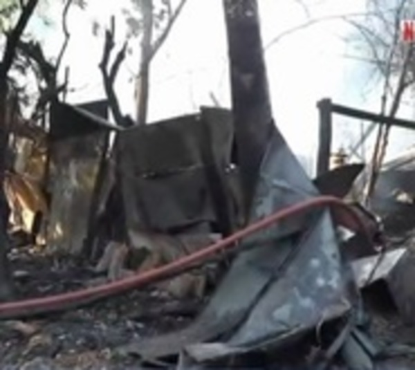 Incendio aparentemente provocado destruye una vivienda - Paraguay.com