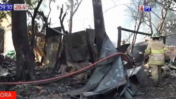 Incendio presumiblemente provocado destruye una vivienda en Fernando de la Mora | Noticias Paraguay