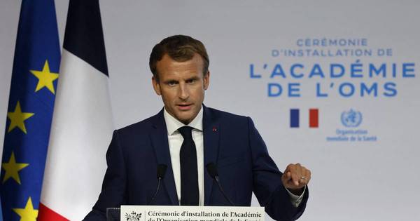 La Nación / Lanzan un huevo contra Emmanuel Macron en un congreso de hostelería