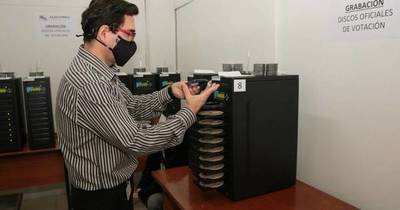 La Nación / Entregarán 15.000 discos DVD´s con códigos especiales a ser utilizados el día de las votaciones