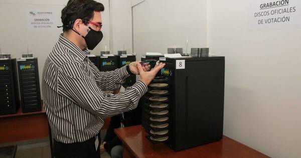 La Nación / Entregarán 15.000 discos DVD´s con códigos especiales a ser utilizados el día de las votaciones