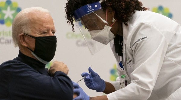 MUNDO | Biden recibirá este lunes su tercera dosis de la vacuna contra covid-19