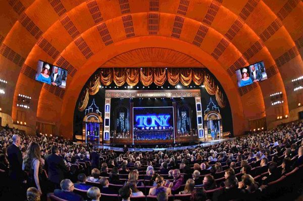 'Broadway está de vuelta' con los premios Tony tras 18 meses de pandemia