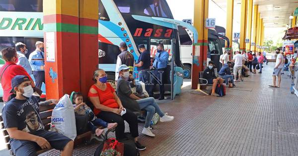 La Nación / Registran poco movimiento este lunes en la Terminal de Ómnibus pese al feriado