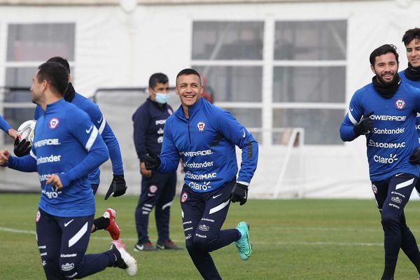 Lasarte vuelve a disponer de Alexis y refuerza el ataque para clasificatorias - Fútbol Internacional - ABC Color