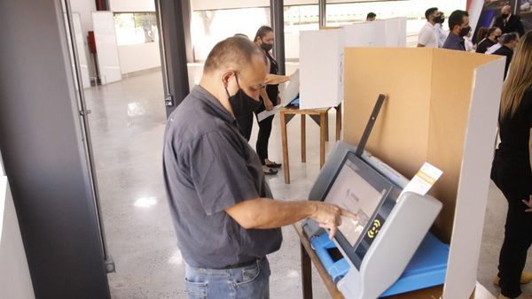 Inician distribución de máquinas de voto