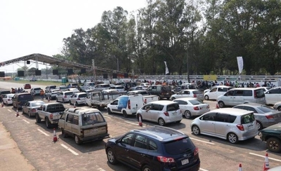 Diario HOY | Tras alta convocatoria en el feriado, prosigue hoy aplicación de primeras dosis