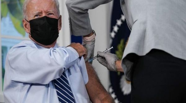 Biden recibió la tercera dosis de la vacuna contra el covid