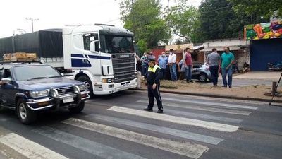Productores frutihortícolas protestan contra el contrabando y marcharán hasta el MAG - Nacionales - ABC Color