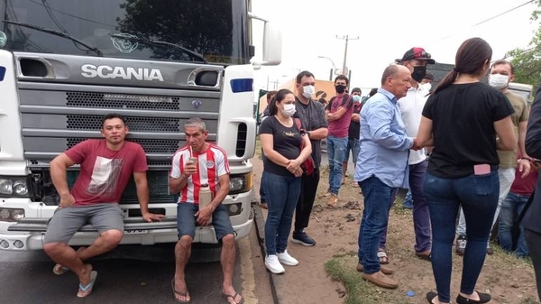 Diario HOY | Comerciantes se manifiestan frente al Abasto: piden permiso para importar