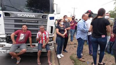 Productores e importadores frutihortícolas se manifiestan frente al Abasto – Prensa 5