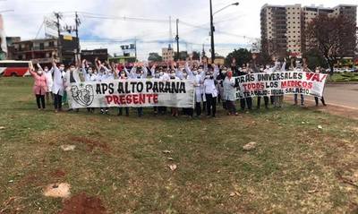 Médicos inician huelga garantizando atención sólo en urgencias