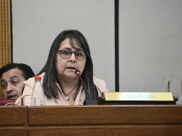 La senadora Arrúa paga los pasajes (de ida) a los que quieren implantar el modelo venezolano en nuestro país