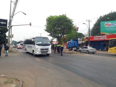 Productores e importadores frutihortícolas se manifiestan frente al Abasto