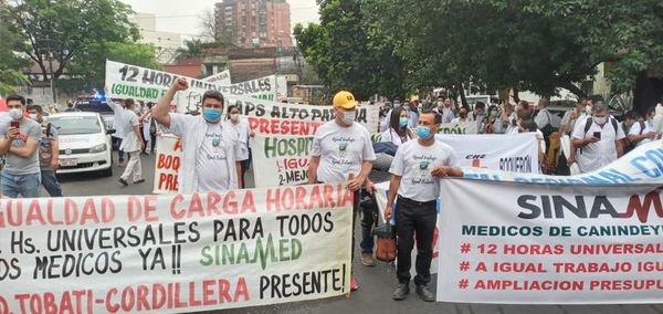 Médicos inician primer día de huelga para exigir ampliación de presupuesto - Nacionales - ABC Color