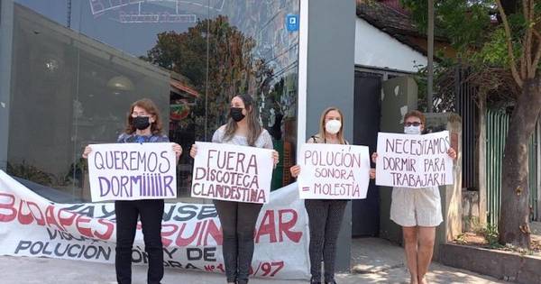 La Nación / Denuncian a bar por operar como una discoteca
