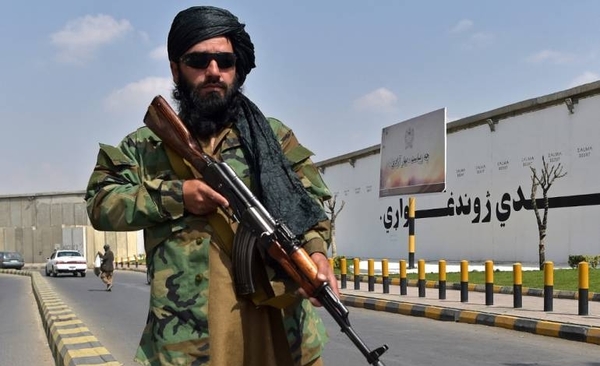 Diario HOY | Los talibanes adoptarán "temporalmente" una constitución monárquica