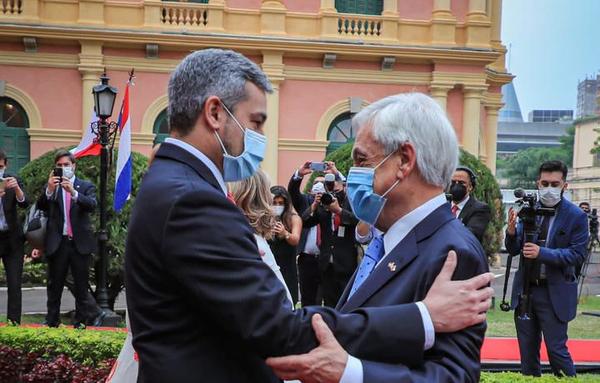 Piñera anunció que Chile donará 100 mil dosis anticovid al país