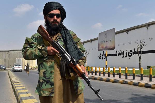 Los talibanes adoptarán «temporalmente» una constitución monárquica