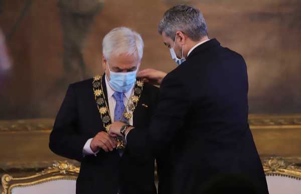 Condecoran a jefe de Estado de Chile con Orden Nacional del Mérito - .::Agencia IP::.